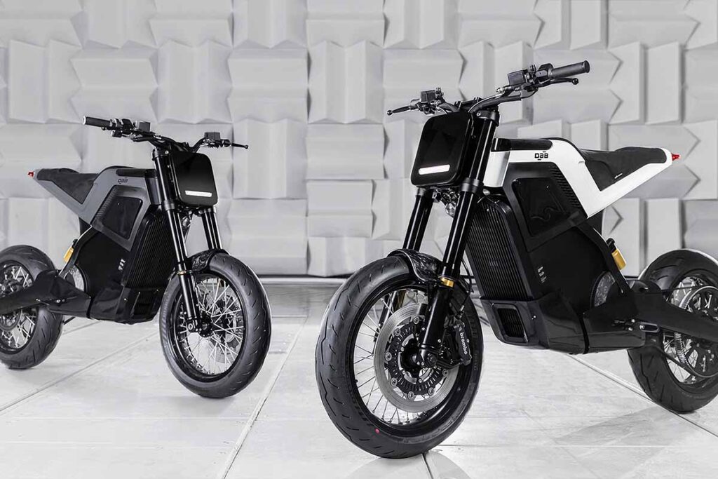 Solo 125 kg, niente frizione: con DAB 1α, la moto elettrica rompe gli schemi Futuro Prossimo