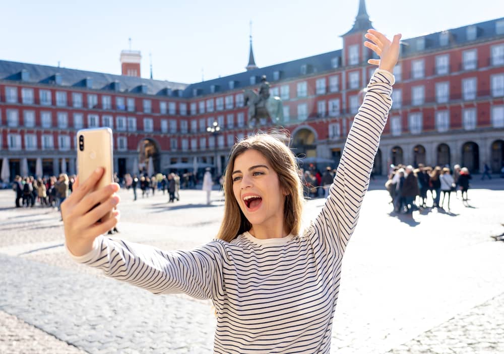 Baby influencer a rischio: l’Italia mette paletti alle entrate dei minori Futuro Prossimo