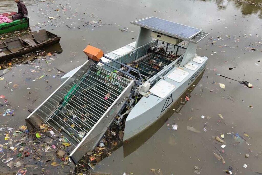 Clearbot, il catamarano robot che ripulisce fiumi e laghi da plastica e alghe Futuro Prossimo