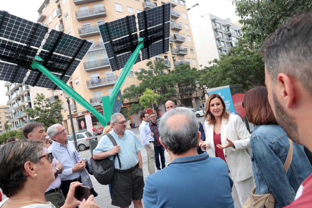 Valencia pianta alberi solari: energia verde per ricaricare veicoli elettrici Futuro Prossimo