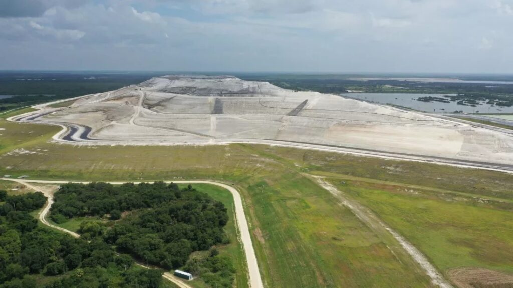 Florida, strade fatte con rifiuti radioattivi: via libera con proteste Futuro Prossimo