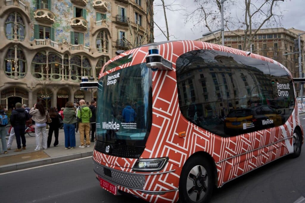 Scordatevi i conducenti: a Barcellona i minibus vanno da soli Futuro Prossimo